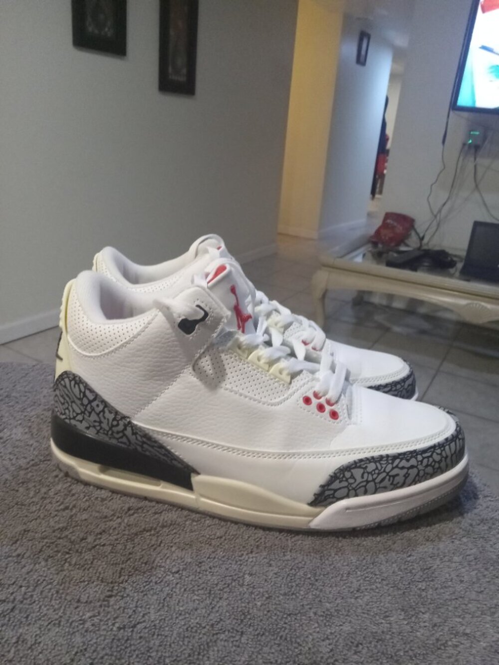 Jordan 3 Retro "White Thunder" sneakers in US 9. White with gray elephant print